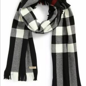 BURBERRY
Half Mega Check Fringe Wool Scarf Black